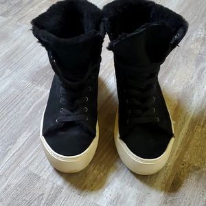Ugg Beven size 8